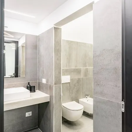 Diaz Novantuno - Luxury Center Apartment Como