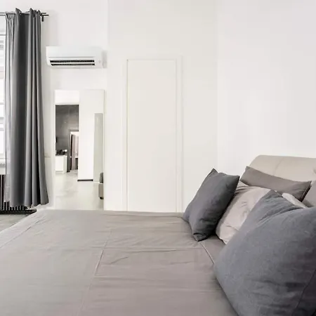 Diaz Novantuno - Luxury Center Apartment